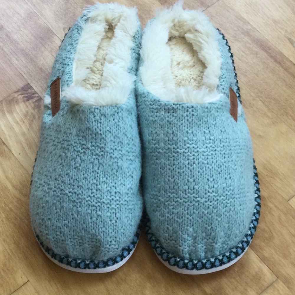 Gently worn Gaahuu size M (7-8) slippers